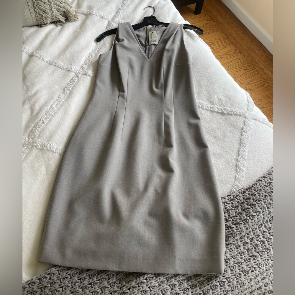 New with tag, tahari gwenyth dress, light heat, gray, size 4 - Picture 3 of 5